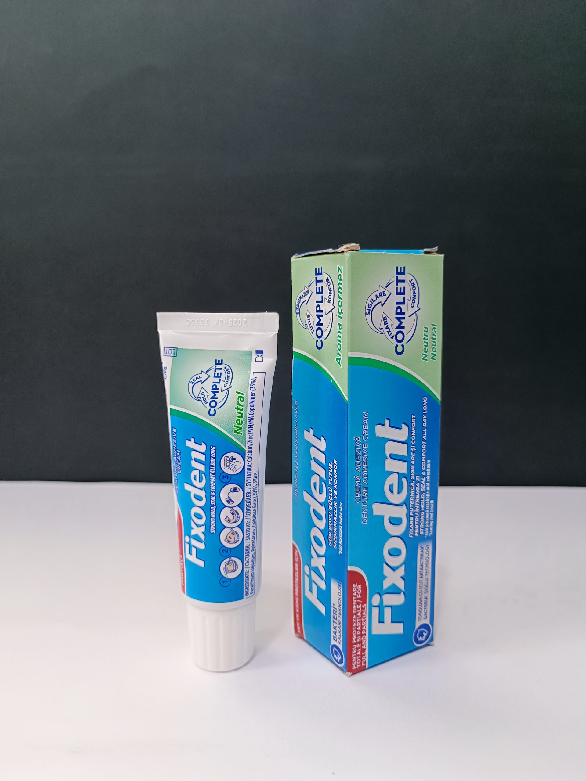 چسب دندان مصنوعی فیکسودنت مدل Neutral انقضا 06/2026 1 چسب دندان مصنوعی فیکسودنت